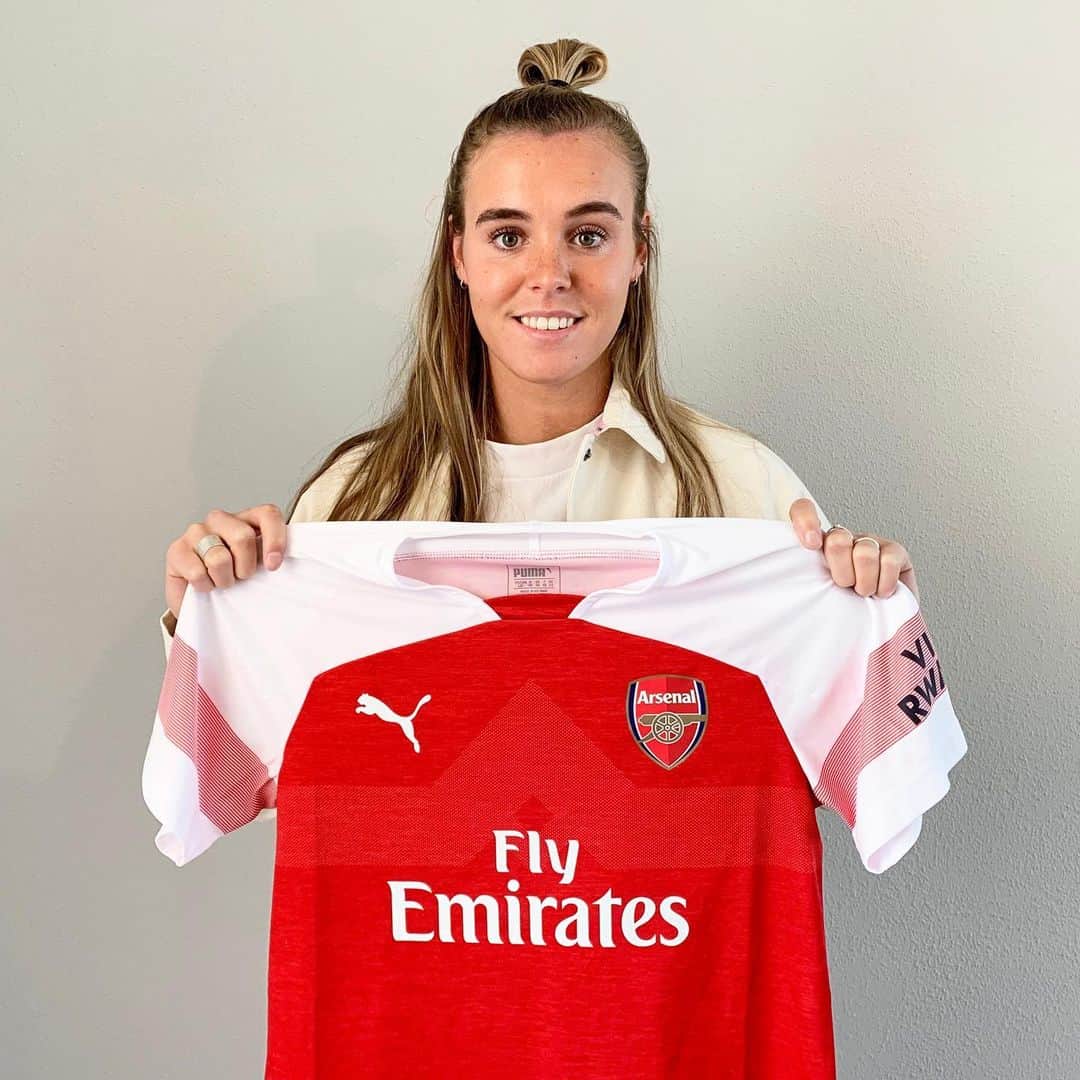 Arsenal Ladiesさんのインスタグラム写真 - (Arsenal LadiesInstagram)「Introducing our first summer signing, @JillRoord 👋 #ArsenalWomen #AWFC #Arsenal」5月15日 1時40分 - arsenalwfc