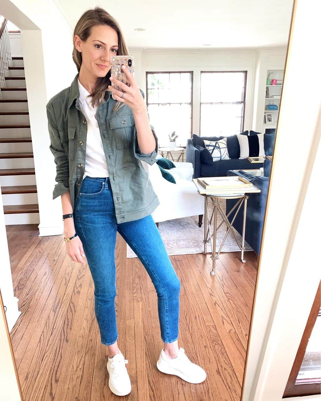 Anna Jane Wisniewskiさんのインスタグラム写真 - (Anna Jane WisniewskiInstagram)「Did you catch the #shopyourclosetseries where I styled two pairs of white sneakers? Which look is your favorite!? (Also, you can shop all these looks on the blog or via the link in my profile) #whitesneakers #ootd #springoutfit #midiskirt」5月15日 1時47分 - seeannajane