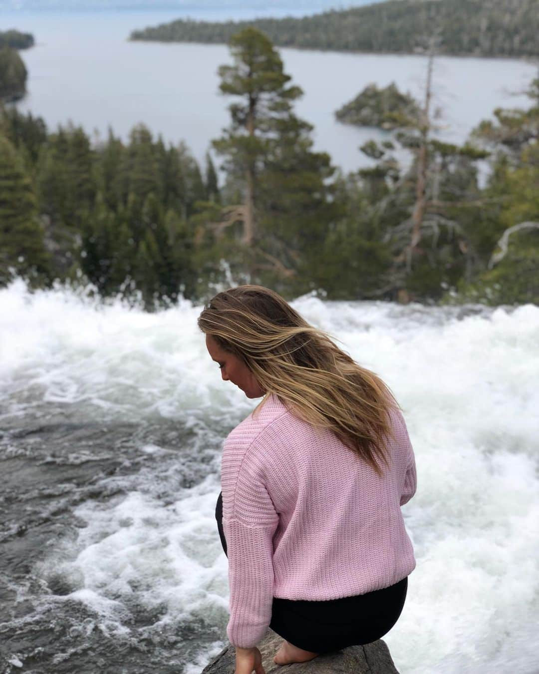 ジェイミー・アンダーソンさんのインスタグラム写真 - (ジェイミー・アンダーソンInstagram)「Emerald bay ✨  So nice being able to show my friends around my home zone... I love Lake Tahoe! ✨💙🙏」5月15日 12時35分 - jamieanderson