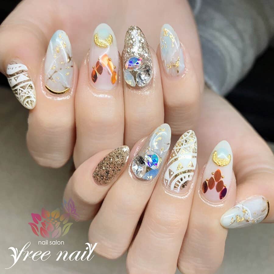free nail フリーネイルのインスタグラム：「. お客様ネイル💅🏻🦋✨ . ペーズリーネイル💗✨ . 涼しげなブルー大理石に合わせて💠✨ . ご来店ありがとうございました🙇🏻‍♀️🙇🏻‍♀️🙇🏻‍♀️💗 . #ネイル #フリーネイル #ネイルアート #ジェルネイル #ネイルサロン #大阪ネイルサロン #ネイルデザイン #ネイルチェンジ #ペーズリーネイル #シースルーネイル #大理石ネイル #ラメネイル #ビジューネイル #ホワイトネイル #ゴールドネイル #デザインネイル #シンプルネイル #トレンドネイル #大人ネイル #初夏ネイル #夏ネイル #美甲 #日式美甲 #summernails #nailsart #nailsalon #nailsdid #newnails #newnail #freenail」
