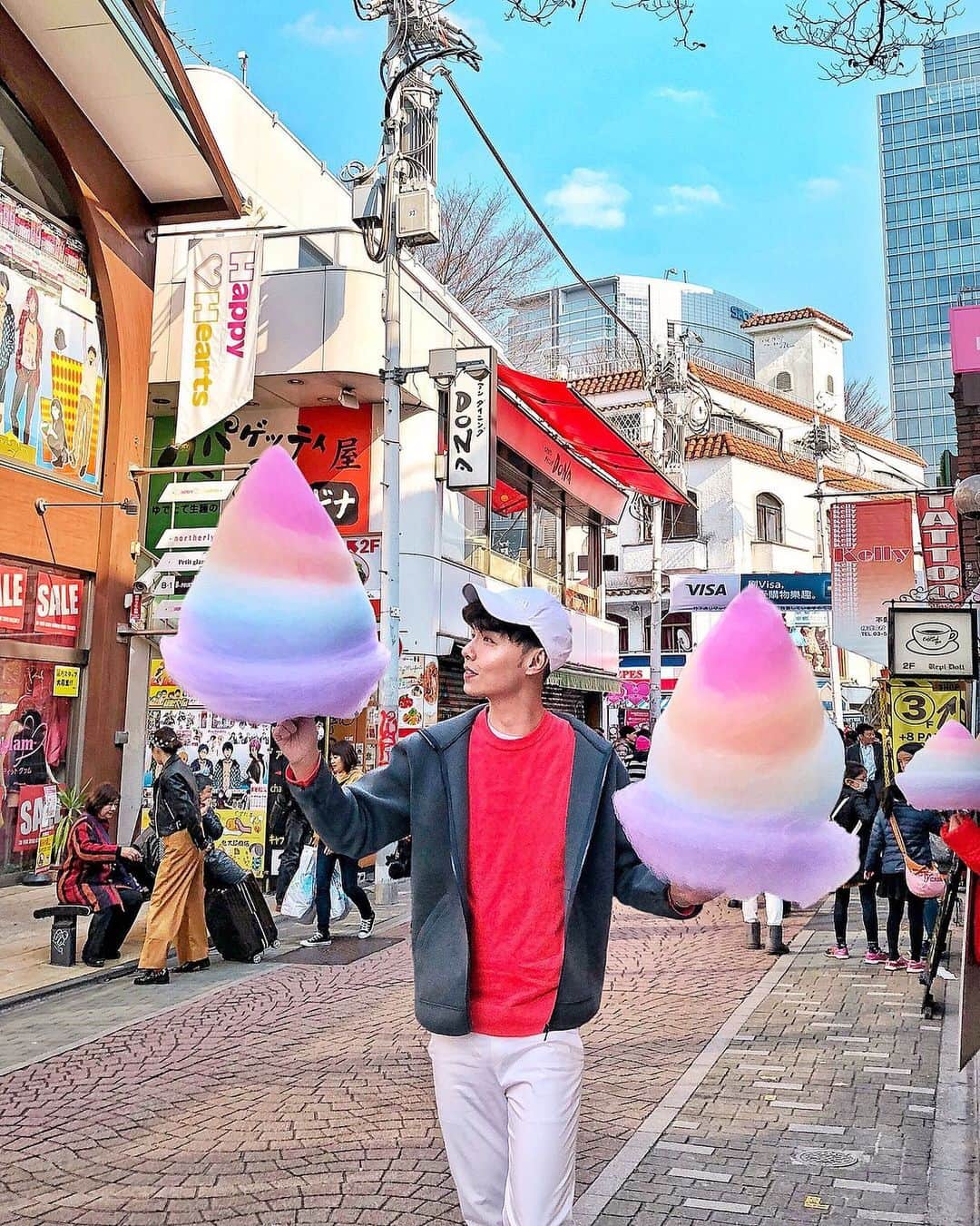 TOTTI CANDY FACTORYのインスタグラム：「Double rainbow all the way🌈🌈 Thank you for coming!! ご来店ありがとうございます🤩🤩🤩 #doublerainbow#repost#cottoncandy#instagood」