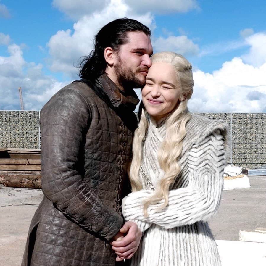 E! Onlineさんのインスタグラム写真 - (E! OnlineInstagram)「Our caption before #GameofThrones episode 5: She's his Queen. She will always be his Queen.  Our caption after episode 5: 😬🙃🔥 (📷: Omaze)」5月15日 11時15分 - enews