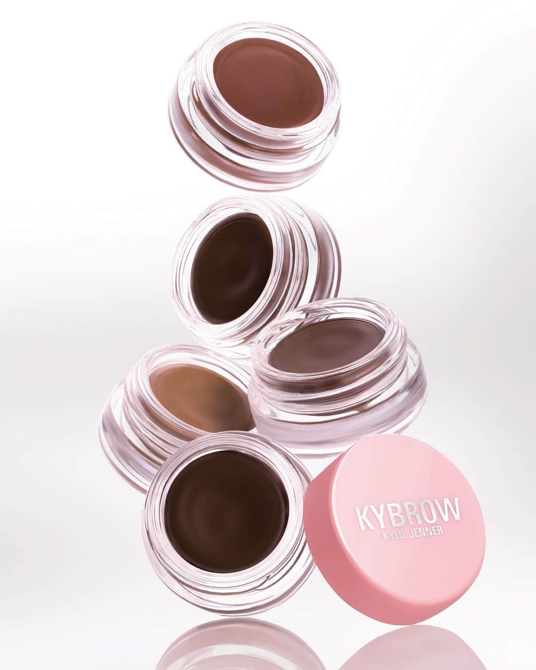 Kylie Cosmeticsさんのインスタグラム写真 - (Kylie CosmeticsInstagram)「KYBROW POMADE 😍 Full #Kybrow Collection restock this FRIDAY 5/17 at 9am pst ✨ What's on your list?」5月15日 11時10分 - kyliecosmetics