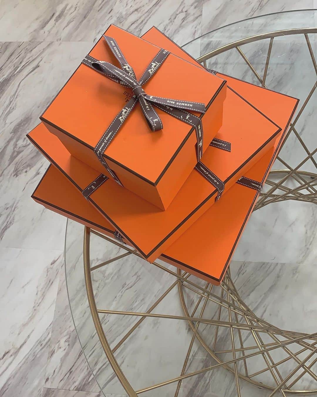 のインスタグラム：「🎁 #hermes」