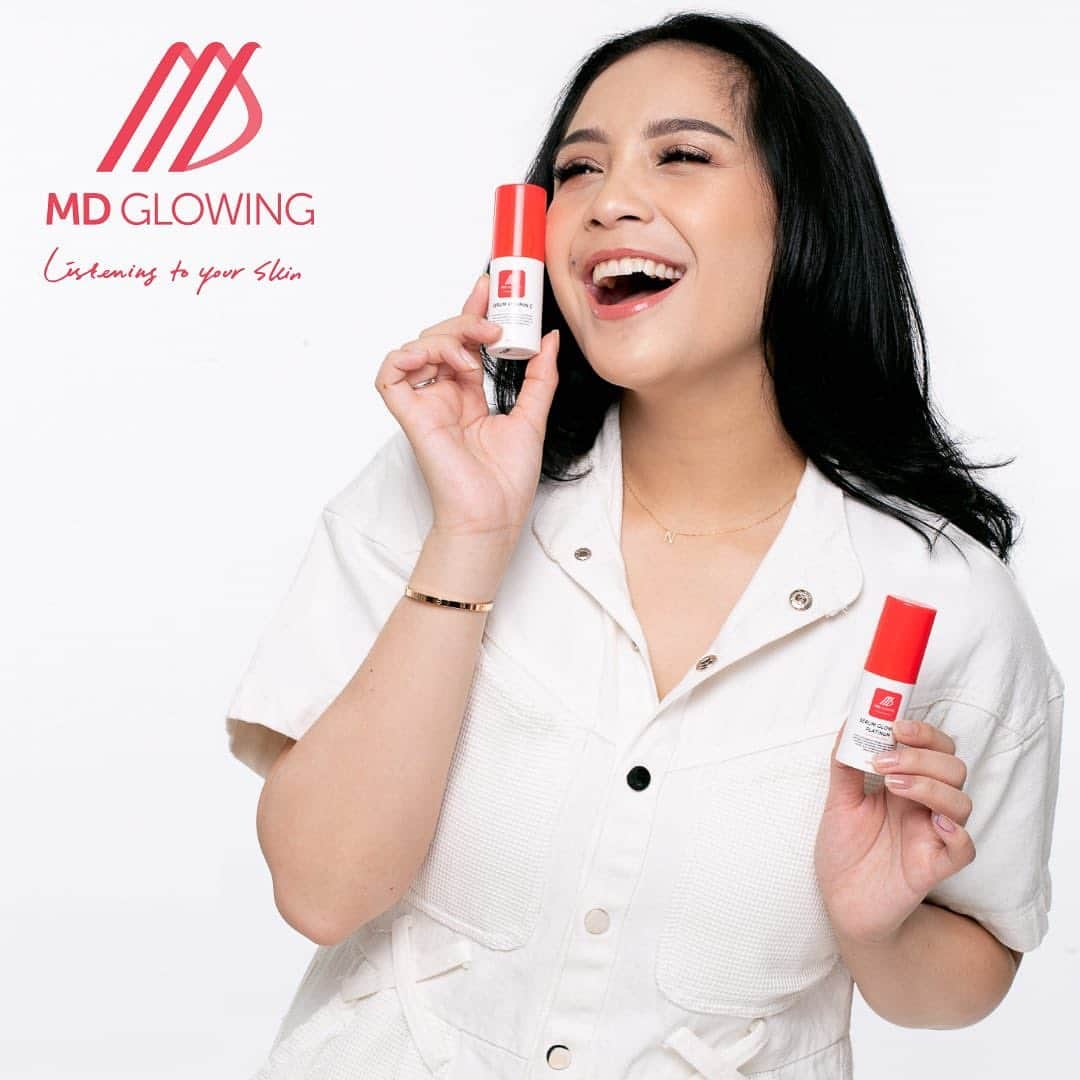 Raffi Ahmadさんのインスタグラム写真 - (Raffi AhmadInstagram)「Hey dear #glowingfriends, MD GLOWING now in new looks and still the best products you love 😍😍😍 @mdglowingskin listening to your skin」5月15日 11時12分 - raffinagita1717