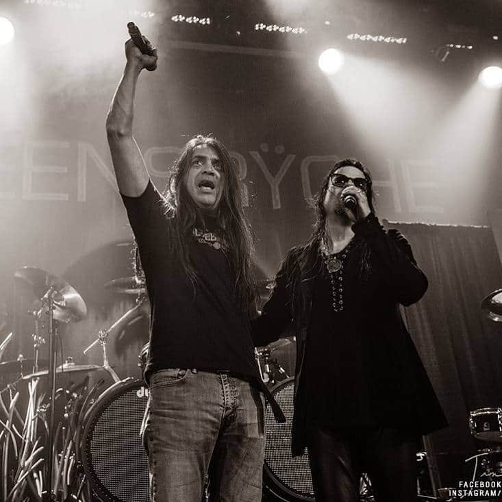 Queensrycheさんのインスタグラム写真 - (QueensrycheInstagram)「Ray Alder of Fates Warning and Todd singing 'Take Hold Of The Flame' encore at the Neptune Theatre in Seattle WA (photo credit Savoia Concert & Event Photography) #queensrÿche #fateswarning #rayalder #toddlatorre #seattlewashington」5月15日 11時13分 - queensrycheofficial