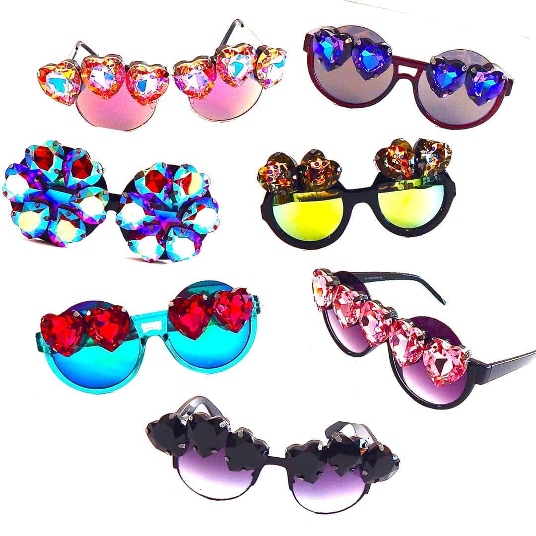 のインスタグラム：「THIS COLLECTION WILL BE DISCONTINUED NOT AVAILABLE WHEN THE NEW SITE LAUNCHES GET IT WHILE YOU STILL CAN!!! 💘❤💓💕💖💗💙💚💛🧡💜🖤💞❣💖💙💚💛🧡💜 #HEARTTHROB #sunglasses #SHADES #EYEWEAR #MADEBYME @gasolineglamour MADE WITH @SWAROVSKI #SWAROVSKI #ART #FASHION STYLE #JEWELRY #EYEWEAR #CANDLES #PERFUME #SKINCARE CLEAN BEAUTY #EMPIRE #IDONTQUIT #BURYYOURDOUBTS #OFTENIMITATEDNEVERDUPLICATED #WOMAN FIGHTER #THEONLYLAWISSURVIVAL #PLAYFORBLOOD #MADEBYME #IDONTMESSAROUNDNEITHERSHOULDYOU  #GASOLINEGLAMOUR  #GASOLINEKITCHEN #GASOLINEGARDEN  #GASOLINECANDLES #GASOLINEPERFUME  #GASOLINESKIN  #SCORPIONQUEEN #SCORPIONGOD  #SCORPIONPOWER #SCORIONRISING USE CODE GASOLINE39 FOR 39% OFF YOUR ENTIRE RETAIL ORDER. 🦂🖤👑♠️💎」