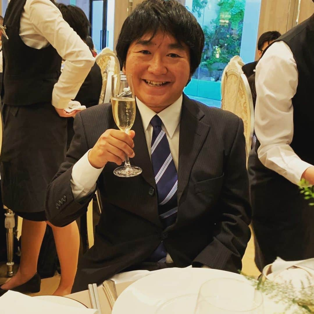 小石田純一さんのインスタグラム写真 - (小石田純一Instagram)「ウエディングパーティーで乾杯。  #ウエディングパーティー #ウエディング #シャンパン #乾杯 #披露宴 #結婚式  #アプローズスクエアtokyo #小石田純一 #お笑い芸人 #ものまね芸人 #芸人 #ピン芸人」5月15日 11時17分 - koishida.trendy