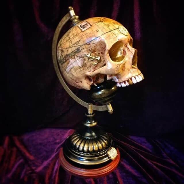 Art Collective Magazineさんのインスタグラム写真 - (Art Collective MagazineInstagram)「Bad ass skull globe by @beaulieu_designs 💀🌎 Check his page for more! #artnerdsupport #artcollective」5月15日 11時18分 - art_collective