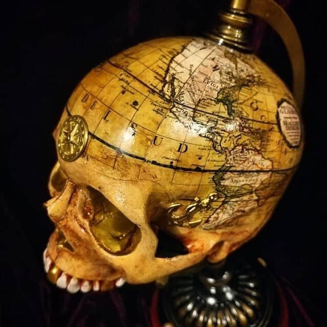 Art Collective Magazineさんのインスタグラム写真 - (Art Collective MagazineInstagram)「Bad ass skull globe by @beaulieu_designs 💀🌎 Check his page for more! #artnerdsupport #artcollective」5月15日 11時18分 - art_collective