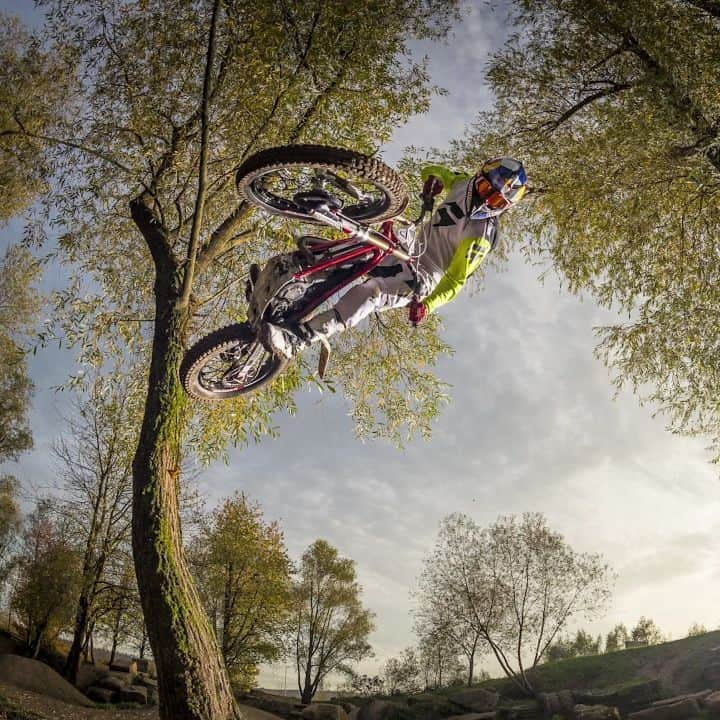 のインスタグラム：「@ag141, the trials rider prepared to do whatever it takes to push the sport to the next level. 🏍 #freestyle #rider #motorbike #redbull #motorsports」