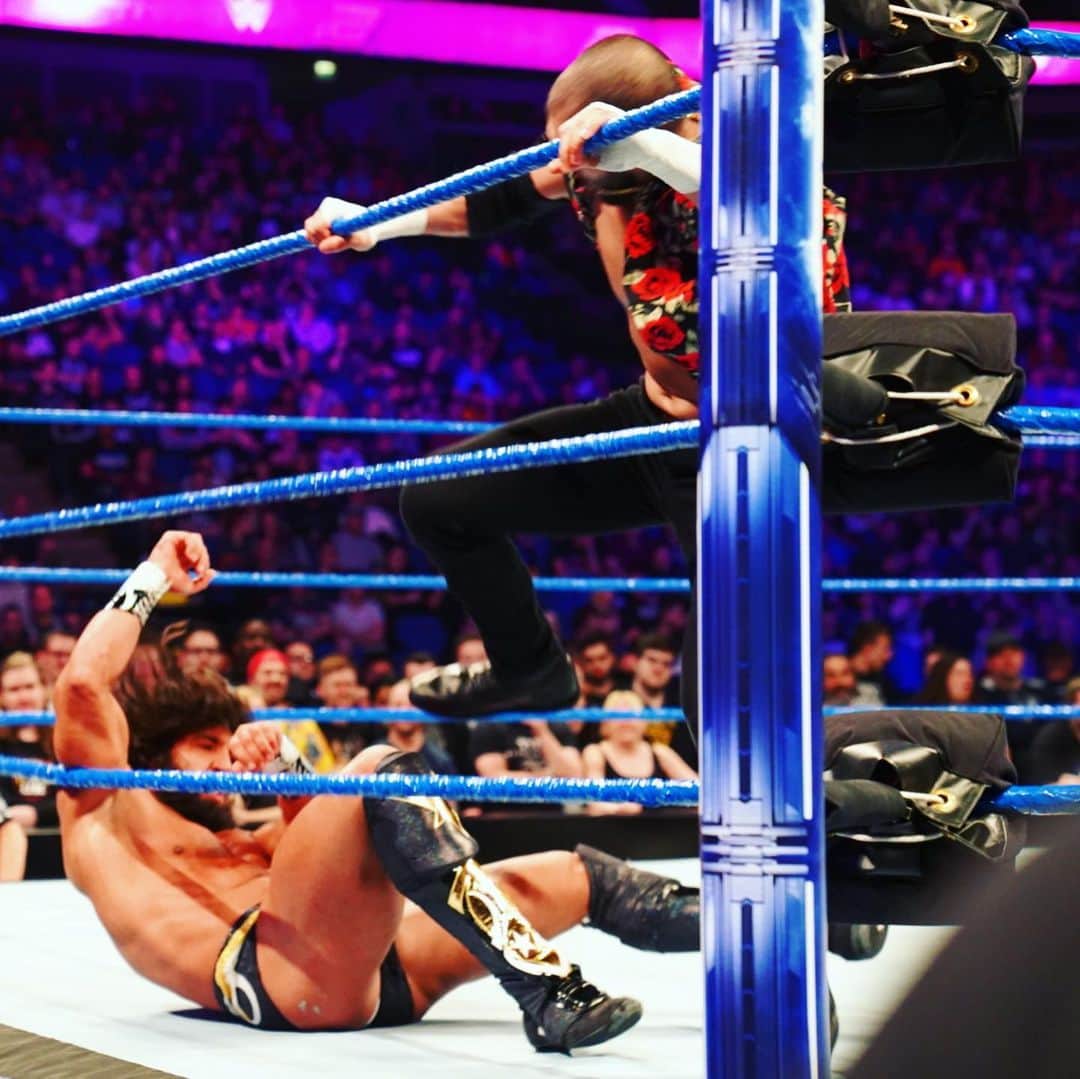 WWEさんのインスタグラム写真 - (WWEInstagram)「@ariyadaivari leaves @tonynese on the ground after he had an intense matchup with @wwenxt UK’s @ligero1.  #205Live #MITB」5月15日 11時49分 - wwe