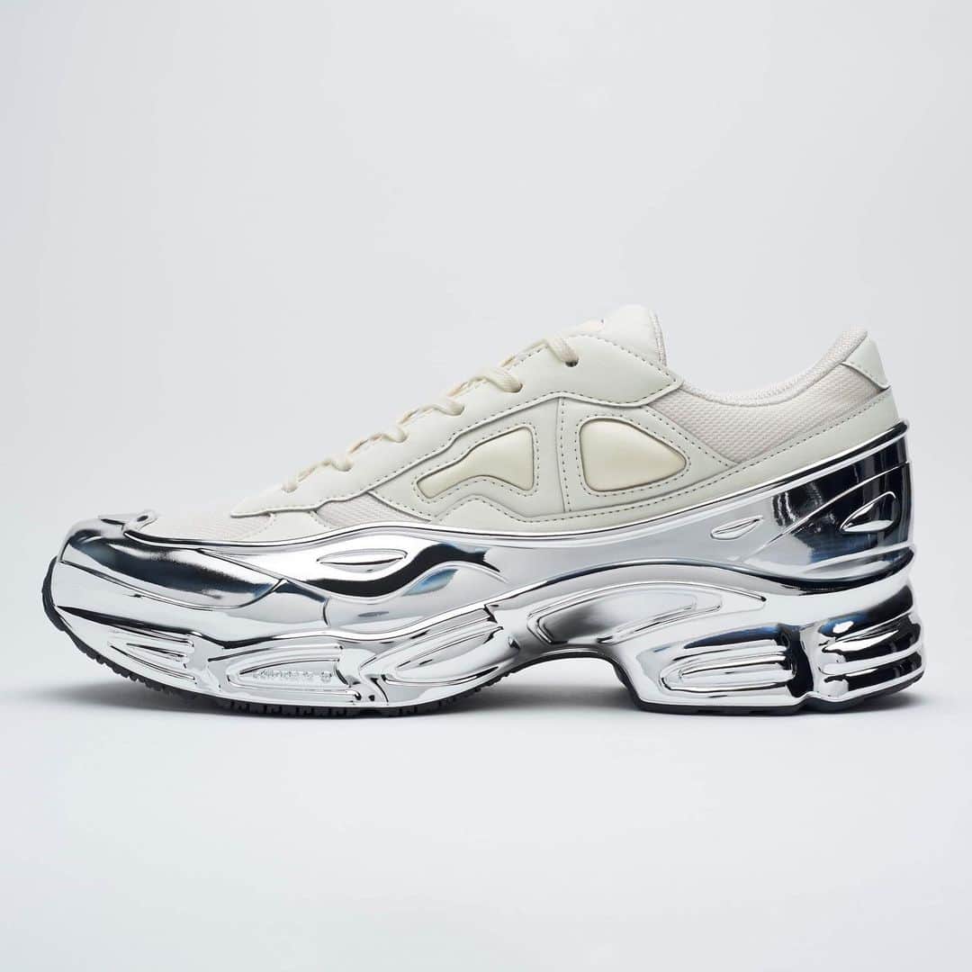 HYPEBEASTさんのインスタグラム写真 - (HYPEBEASTInstagram)「@hypebeastkicks: @rafsimons and @adidas have given their Ozweego silhouette the chrome treatment for the Spring and Summer months ahead. The metallic take will be available in six new colorways on May 23 at adidas’ web store and select retailers worldwide.  Photo: adidas」5月15日 11時44分 - hypebeast