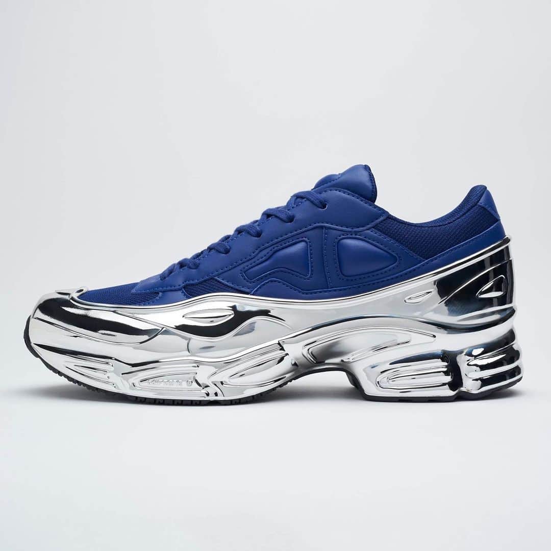 HYPEBEASTさんのインスタグラム写真 - (HYPEBEASTInstagram)「@hypebeastkicks: @rafsimons and @adidas have given their Ozweego silhouette the chrome treatment for the Spring and Summer months ahead. The metallic take will be available in six new colorways on May 23 at adidas’ web store and select retailers worldwide.  Photo: adidas」5月15日 11時44分 - hypebeast