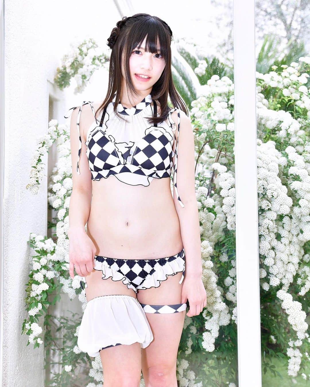 村上りいなさんのインスタグラム写真 - (村上りいなInstagram)「#はれあめ さんの水着かわいいし、装飾品も素敵💓  #followme #instagood #love #cosplay #japanesegirl #me #monotone #photosessions」5月15日 11時59分 - riina_murakami