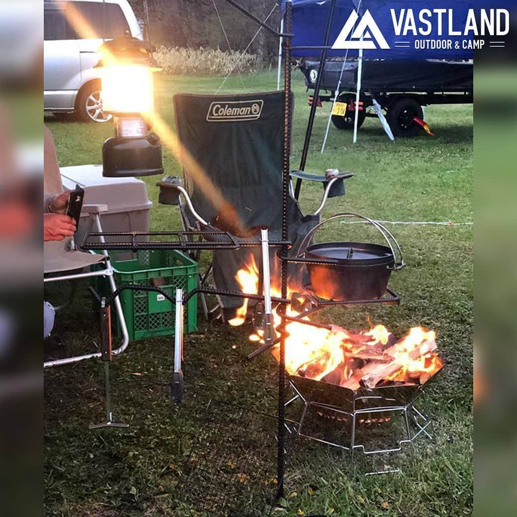 VASTLANDさんのインスタグラム写真 - (VASTLANDInstagram)「【VASTLAND×REPOST】 . .. オクタゴンロなら☝️ . 弱火でじっくり調理する塊肉から🍖強火で一気に温めるダッチオーブン料理まで🥘幅広い料理に使えます🍽 . 夜はそのまま焚き火やキャンプファイアを楽しんでみてはいかがでしょうか？🔥 .. . Photo by  @husky.buzz.light 様 . VASTLAND公式アカウントでのリポスト希望の方は【#VASTLANDリポート】を付けてVASTLAND製品をご投稿ください！ . .. ・掲載ギア・ #オクタゴンロ . .. ▲▽掲載ギアはプロフィールのリンク（ @vastland.jp )もしくは、画像をタップしてチェック！▽▲ . .. #VASTLAND #ヴァストランド #キャンプ #camp #キャンプ好きな人と繋がりたい #キャンプギア #キャンプ道具 #キャンプ用品 #ソロキャンプ #デイキャンプ #ファミリーキャンプ #ファミキャン #グルキャン #ソロキャン #オートキャンプ #キャンプ女子 #キャンパー #キャンプ好き #キャンプしたい #⛺ #🏕 #アウトドア #outdoor #焚き火 #キャンプファイアー」5月15日 12時04分 - vastland.jp