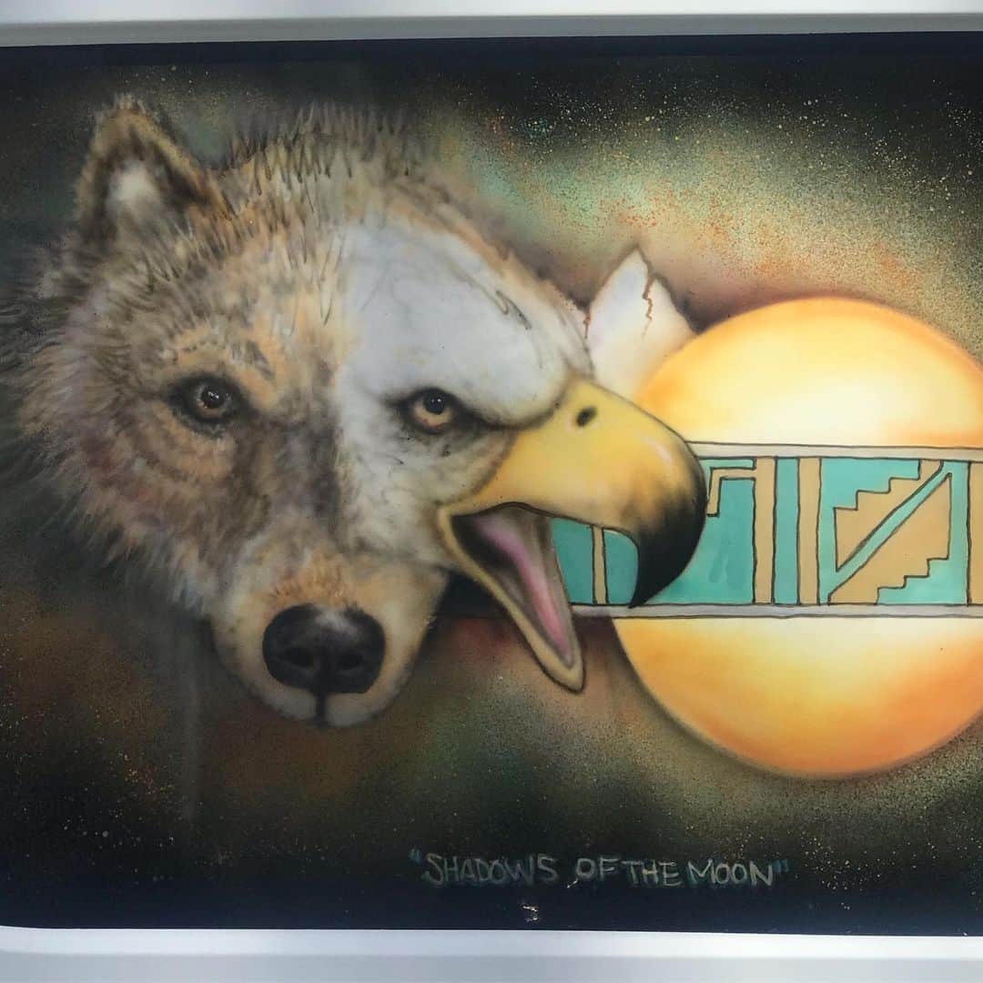 トレ・クールのインスタグラム：「I saw this on the back of some dudes rig. Dammit. All the best airbrush ideas for vans are already taken. 😳 #birddog #moonshadow #walmartart」