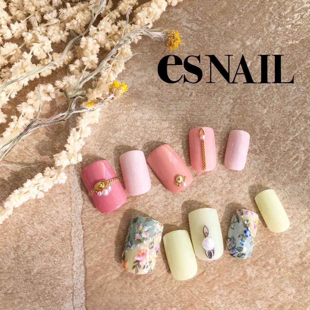 esNAILさんのインスタグラム写真 - (esNAILInstagram)「New design 💅✨✨ ・ ・ #nail#nails#nailart#naildesign#esnail#esnail_shibuya#gelnail#ネイル#エスネイル#ジェルネイル#esネイル#ネイルデザイン#美甲#newnail @esnail_la」5月15日 12時30分 - esnail_japan