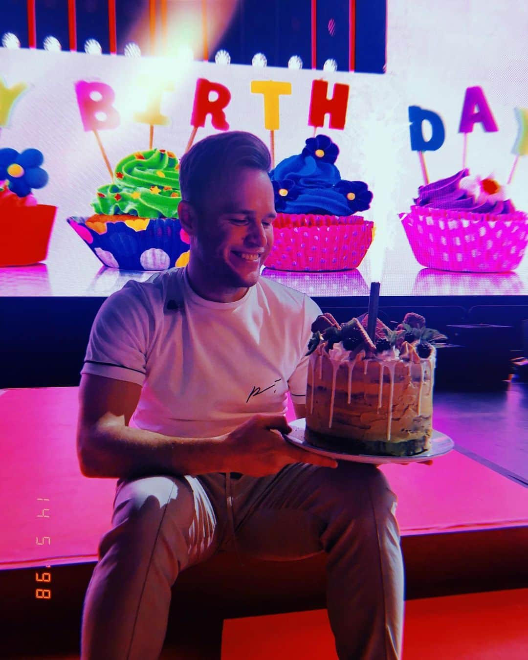 オリー・マーズさんのインスタグラム写真 - (オリー・マーズInstagram)「Jump & Jive I’m 35 🥳 thanks for all the birthday love today! Unbelievable 😭🥰😘」5月15日 3時55分 - ollymurs