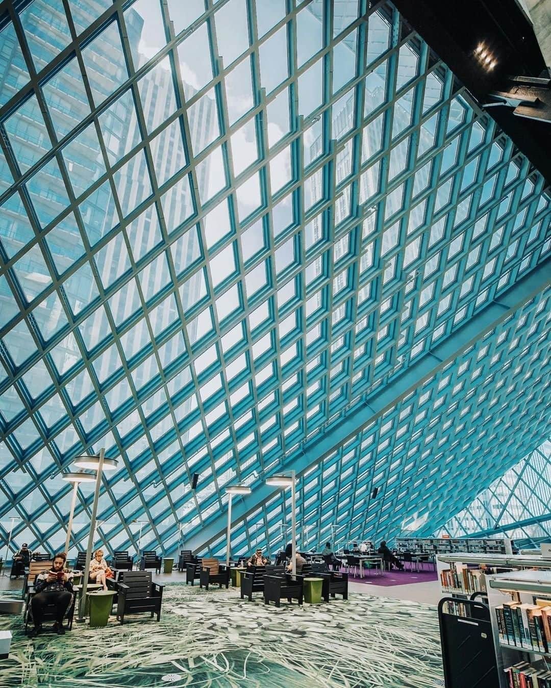 Travel + Leisureさんのインスタグラム写真 - (Travel + LeisureInstagram)「The futuristic glass façade Seattle Public Library's Central Library provides ample daylight to read by. See our full list of the most beautiful libraries in the world at the link in bio! #tlpicks courtesy of @lumadeline」5月15日 3時55分 - travelandleisure