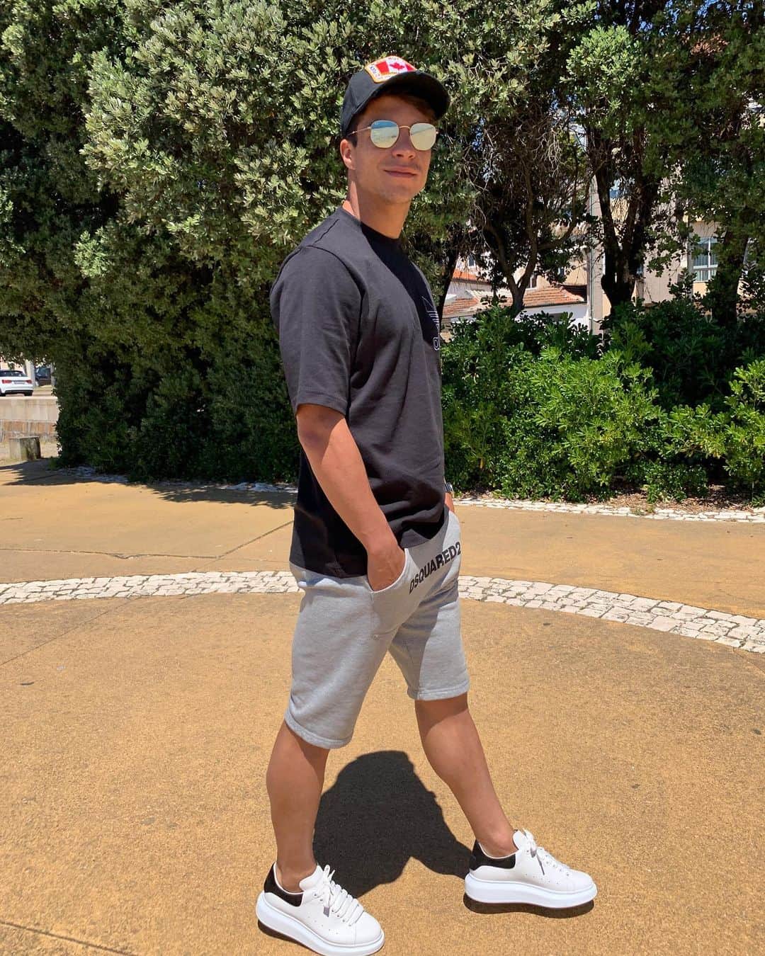 オリベル・トーレスのインスタグラム：「😎」