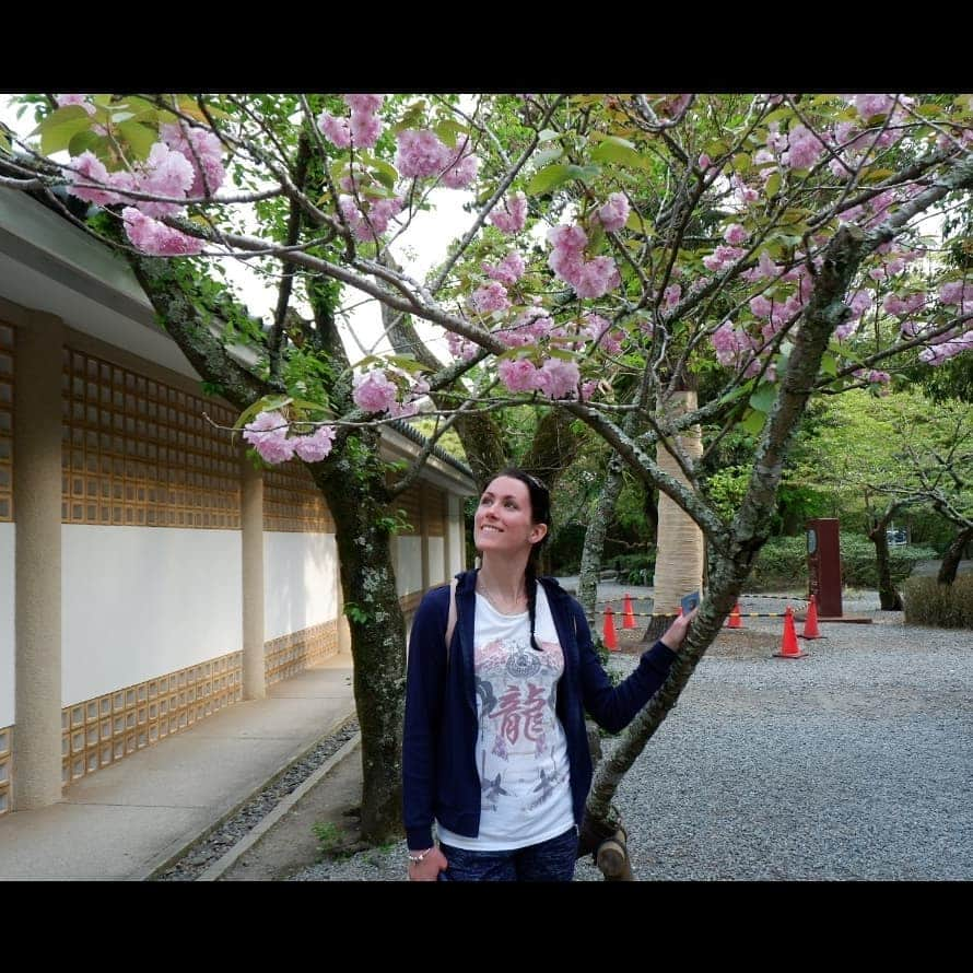 シャルレーヌ・ギニャールさんのインスタグラム写真 - (シャルレーヌ・ギニャールInstagram)「A pleasant day in Kamakura 🌸🤗 #holidays #memories #japan #vacation #kamakura #hasederatemple #greatbuddha #beach #niceday #🇯🇵 #happytime」5月15日 3時56分 - charleneguignard