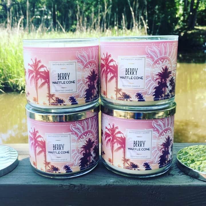 Bath & Body Worksさんのインスタグラム写真 - (Bath & Body WorksInstagram)「Leave a 🍦 if you're definitely treating yourself to this NEW sweet 3-Wick Candle!」5月15日 4時00分 - bathandbodyworks