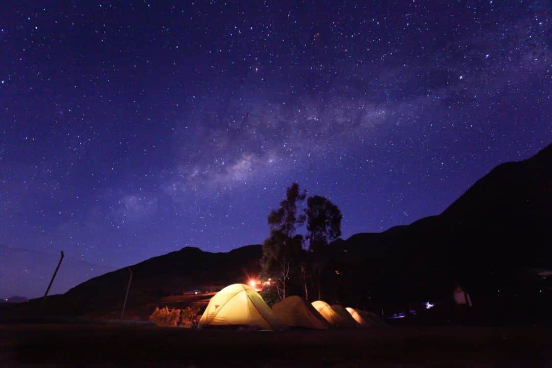 National Geographic Travelさんのインスタグラム写真 - (National Geographic TravelInstagram)「Photo by @sofia_jaramillo5 | The Milky Way shines bright above the Sacred Valley in Peru. A few years back I had the pleasure of camping in a remote village near Ollantaytambo, Peru. We got lucky with some beautiful clear nights. For more photos from Peru and other South American countries follow me @sofia_jaramillo5 . #astrophoto #exploreoutside #milkywaypics #peru」5月15日 4時15分 - natgeotravel