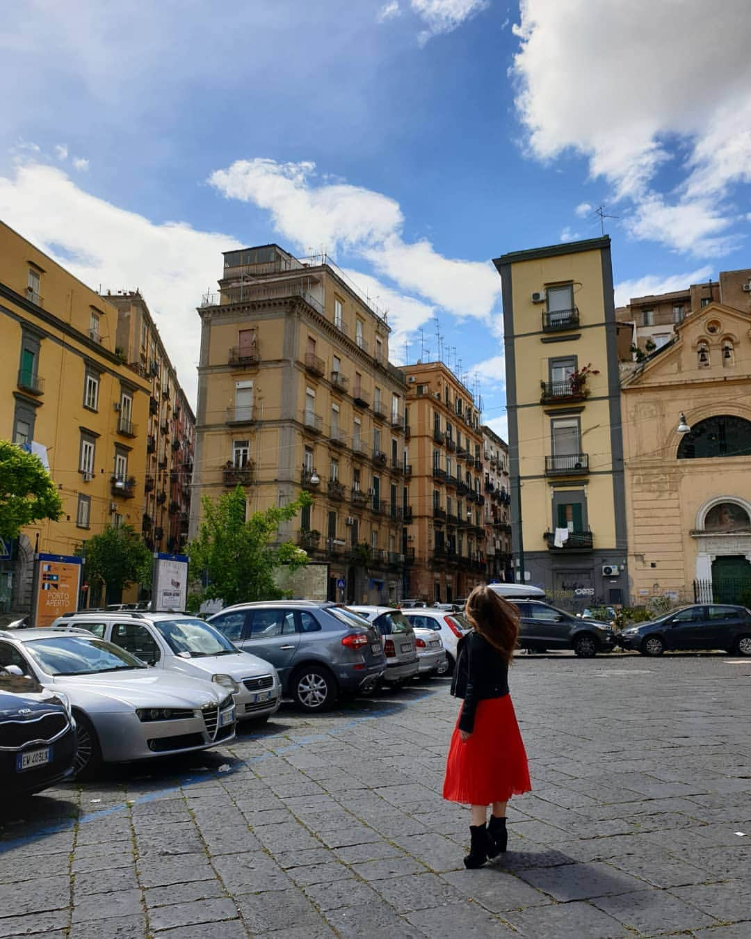 ゴーダ・ブトクテさんのインスタグラム写真 - (ゴーダ・ブトクテInstagram)「Vacation time 😍😍😍 I wasn't feeling that calm inside forever 🖤🖤🖤 📸 @judahleone . . . . #vacation #italy #naples #livingmybestlife #beutiful #casual #europe #picoftheday」5月15日 4時24分 - godabutkute