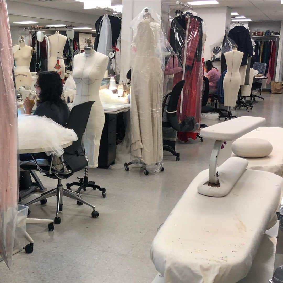 ザックポーゼンさんのインスタグラム写真 - (ザックポーゼンInstagram)「In the #zacposen #atelier today. #wherethemagichappens #madewithlove #madeinnyc」5月15日 4時27分 - zacposen