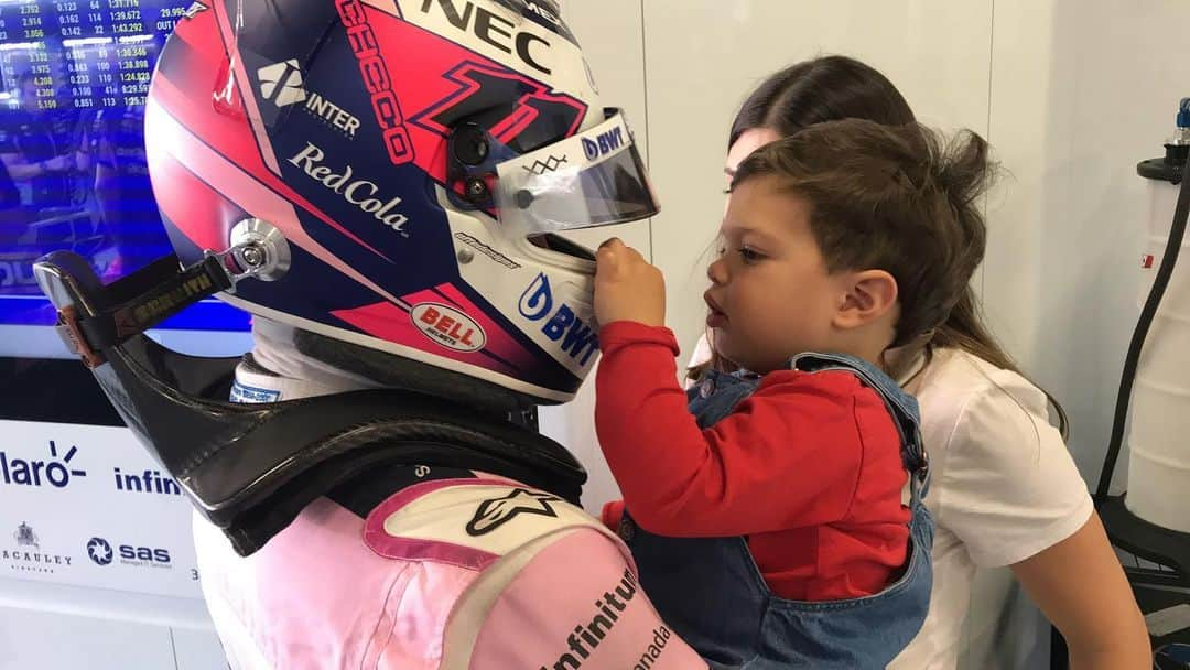 セルジオ・ペレスさんのインスタグラム写真 - (セルジオ・ペレスInstagram)「Visita especial en las pruebas para Pirelli.  Me gusta compartir estos momentos contigo hijo! 14/05/19」5月15日 4時33分 - schecoperez