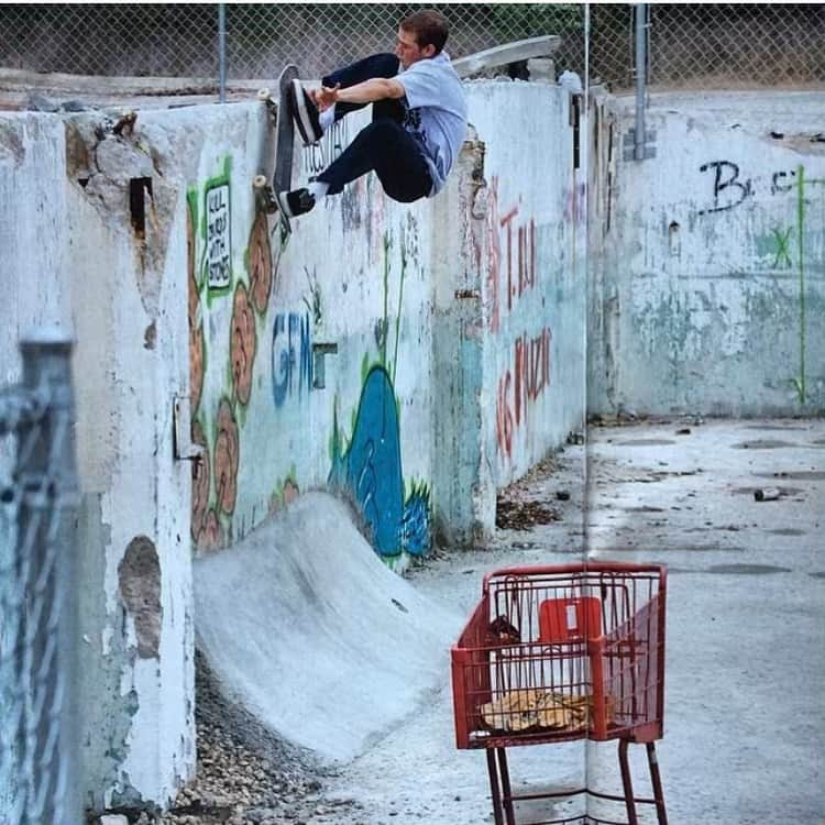 アンタイヒーローさんのインスタグラム写真 - (アンタイヒーローInstagram)「Anyway you want it you can get it cheers to Dave Hackett  for putting down one of the finest examples in The new Love Letter @sixstair x @grossosucks x @vans link in bio....」5月15日 4時56分 - antihero18