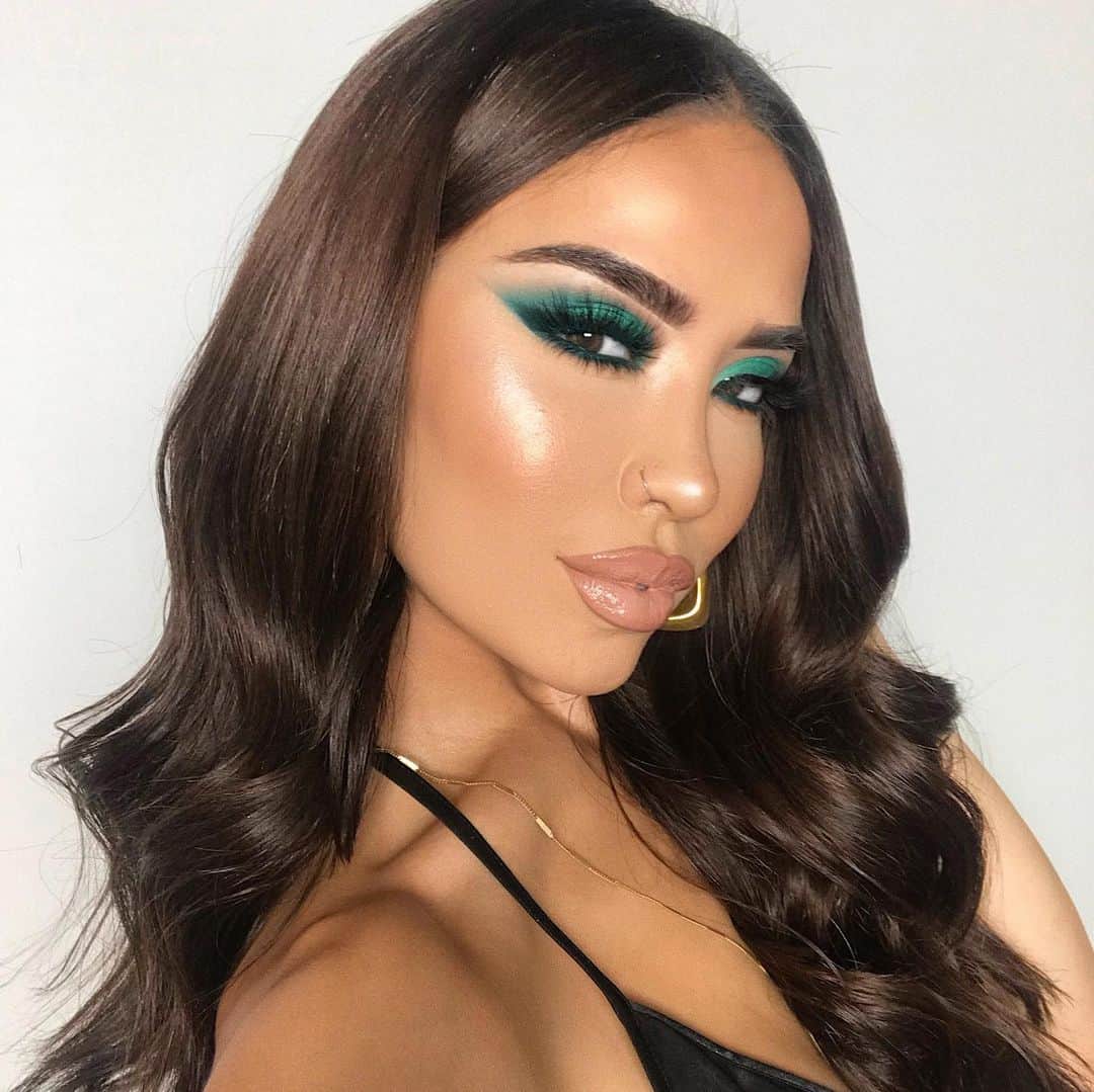 iluvsarahiiさんのインスタグラム写真 - (iluvsarahiiInstagram)「Do you ever just want to play with color😍 i created this looking using my palette with @colourpopcosmetics  Through My Eyes for some pop of emeralds!  Also topped it with Sueño De coco and Curvii Lip Gloss and Pencil! *TAP THE PICTURE TO SHOP directly from this post! #iluvsarahii」5月15日 5時28分 - iluvsarahii