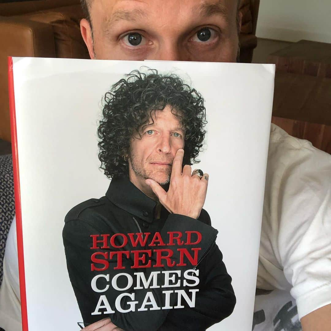 ブレッキン・メイヤーさんのインスタグラム写真 - (ブレッキン・メイヤーInstagram)「It came! I’m gonna be busy for a bit... maybe longer if there are really big words. #HowardSternComesAgain @sternshow」5月15日 5時30分 - breckinmeyer