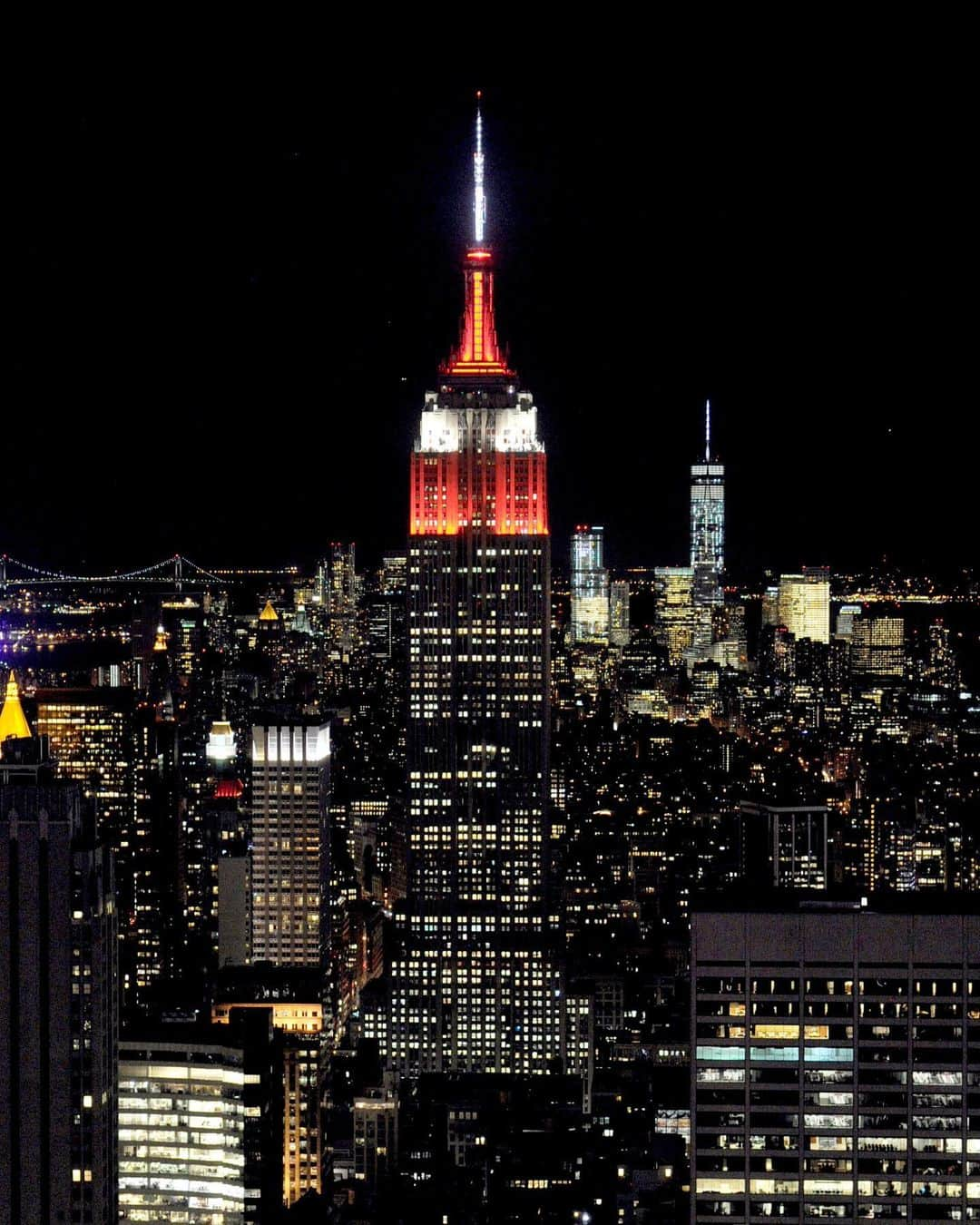 Empire State Buildingさんのインスタグラム写真 - (Empire State BuildingInstagram)「Repping all the runners competing in our 2019 Run-Up presented by @turkishairlines, with lights in red & white tonight! #ESBRU 🏃‍♂️ . Tune in to our FB live at 8PM & 8:10PM to catch the beginning and end of the race! 🏃‍♀️ . 📷: @achimhardingphotography  #EmpireStateBuilding」5月15日 5時46分 - empirestatebldg