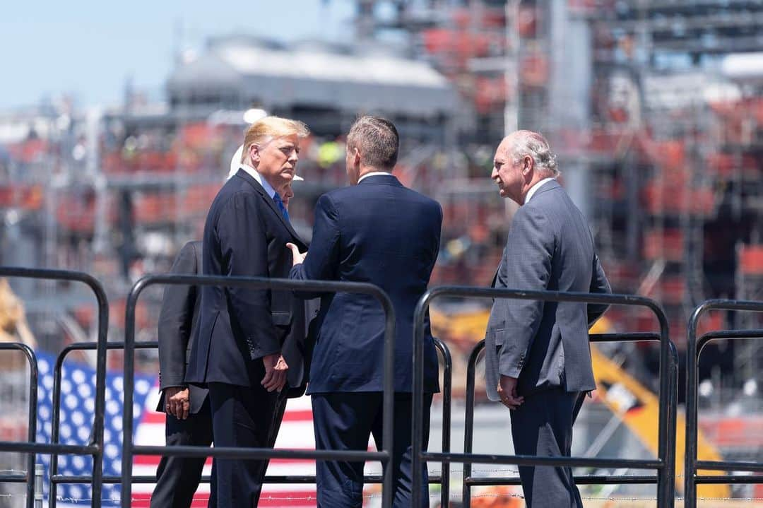 ドナルド・トランプさんのインスタグラム写真 - (ドナルド・トランプInstagram)「Today, President Trump traveled to Louisiana where he toured the Cameron LNG Export Facility and delivered remarks on promoting energy infrastructure and economic growth.」5月15日 5時55分 - realdonaldtrump