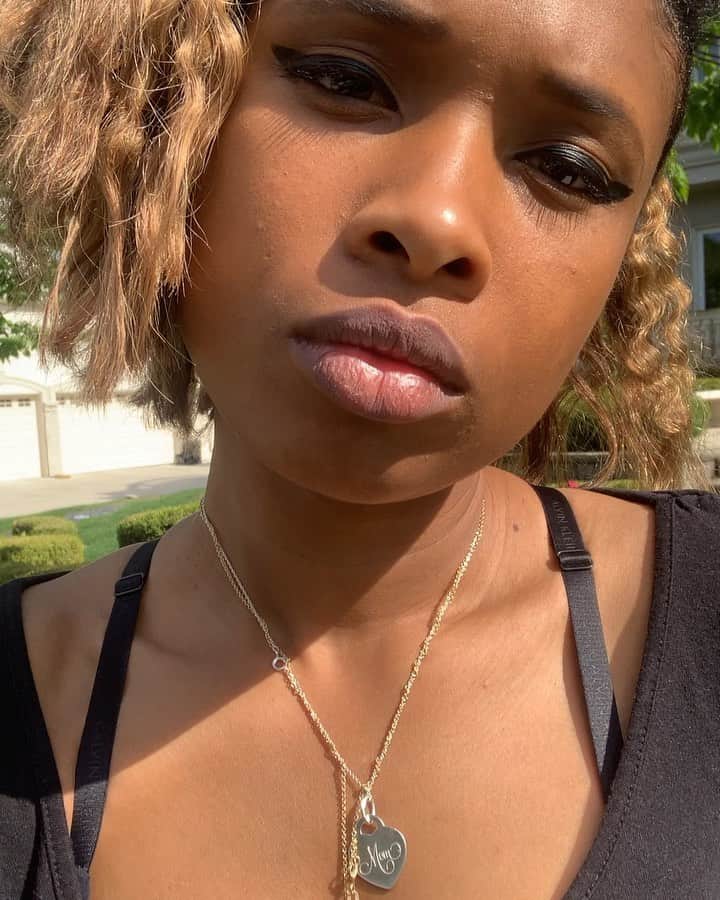 ジェニファー・ハドソンのインスタグラム：「Thanking God for the sunshine today !  I love the sun !」
