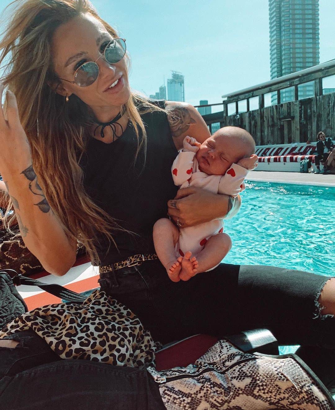 ルー・ティーズデールのインスタグラム：「New preset.. calling it Boo #babyboo&auntylou」