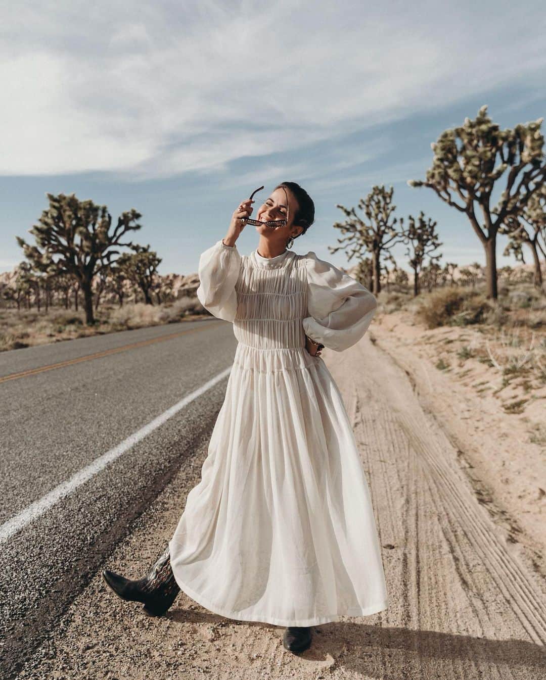 Collage Vintageさんのインスタグラム写真 - (Collage VintageInstagram)「A day in Joshua Tree with long dress and cowboy boots 🤠 #mystyle #ootd」5月15日 6時23分 - collagevintage