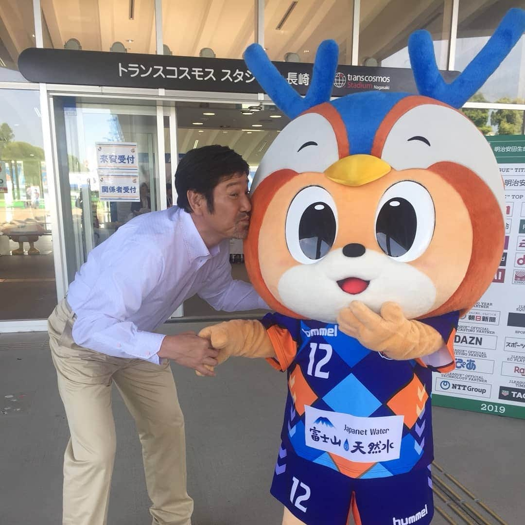 ヴィヴィくんさんのインスタグラム写真 - (ヴィヴィくんInstagram)「しもさんはこころもからだもとっってもおおきなかたでしたっ😌⚾ またおあいしたいなぁ✨🎶 とってもとってもだいすきになったのでぼくのにっきにも、しもさんのことかかせてもらおうとおもいますっ＼(^-^)／ #vvaren #vファーレン  #vファーレン長崎 #長崎 #ヴィヴィくん #下柳剛 さん #しもさん  #やさしい」5月15日 6時40分 - vivikun_vvn