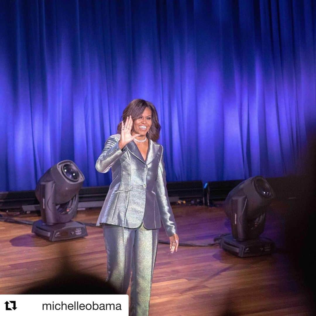 クリスティン・デイヴィスさんのインスタグラム写真 - (クリスティン・デイヴィスInstagram)「I am very inspired by @michelleobama , and her message below made cry. Thank you Michele, for all that are!  #Repost @michelleobama with @get_repost ・・・ Sunday night in Nashville, I walked off stage for the final time on my #IAmBecoming tour. After 34 stops, from Chicago to Copenhagen and Vancouver to Atlanta, I couldn’t be more humbled—or more hopeful. I started this journey knowing that in order for you all to know who I was, you had to know my whole story—the broken parts, the struggles, and the imperfections. It wasn’t always easy to share those moments, but I know that it’s only because of them that I was able to become something more.  So thank you all—all the young people I met along the way, all the folks sitting in the balconies, all the book clubs who generated real discussions—for recognizing that truth in your own lives, and for sharing it not just with me but with the world. If each of us can do more of that, if we can be a little more vulnerable, a little more honest with ourselves and with each other, then maybe we can pay that lesson forward to someone else. Maybe we’ll be able to offer each other a little more grace. And maybe then, we can more fully embrace the ways we are the same. To me, that’s how we can all keep becoming, together.」5月15日 6時42分 - iamkristindavis