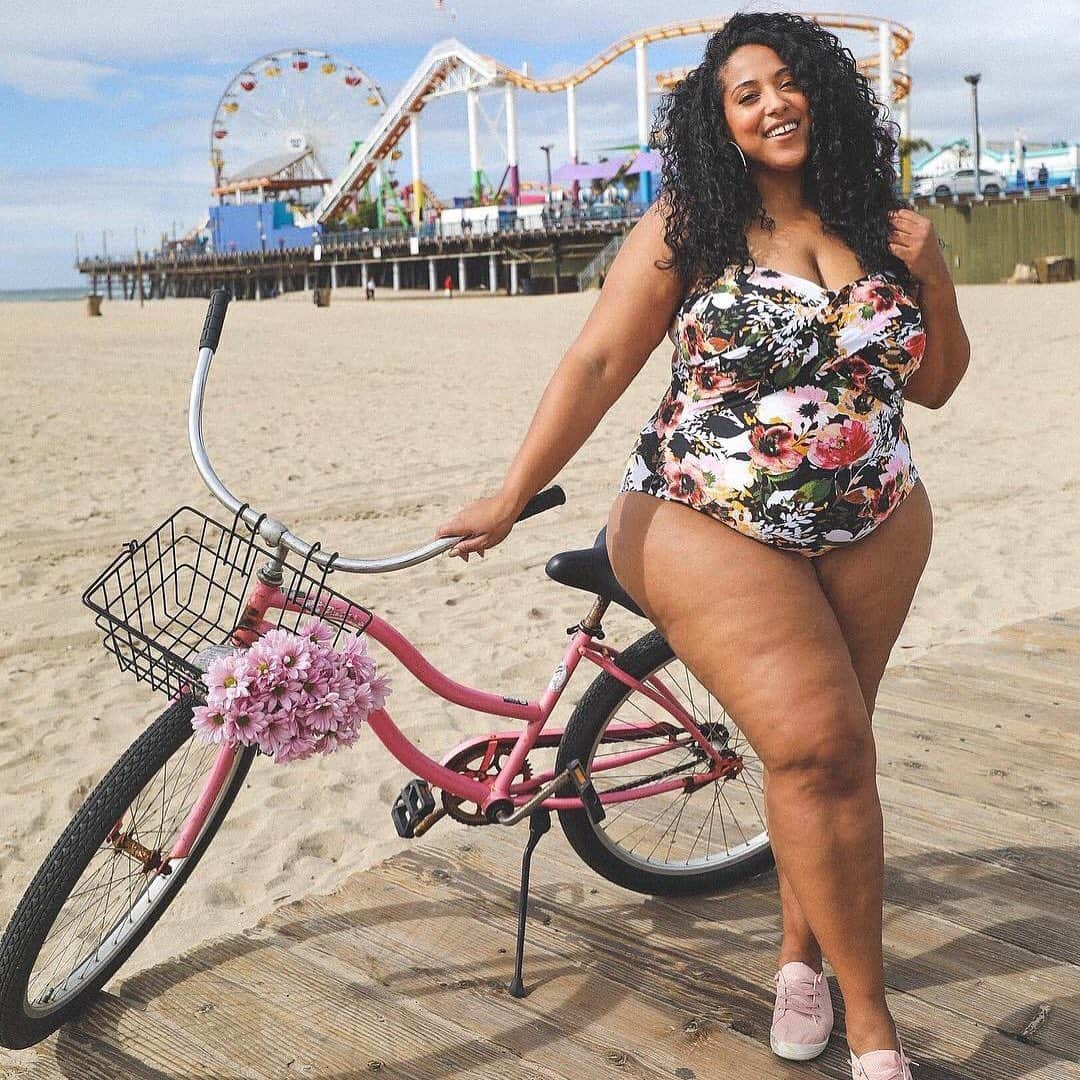 Targetさんのインスタグラム写真 - (TargetInstagram)「"If you had told teenage Alex that she would one day feel confident riding around Santa Monica in a swimsuit, she wouldn’t have believed you! But this new @Target suit is so cute and I just couldn’t wait to show it off!" 🌸 📷: @missalexlarosa」5月15日 6時50分 - target