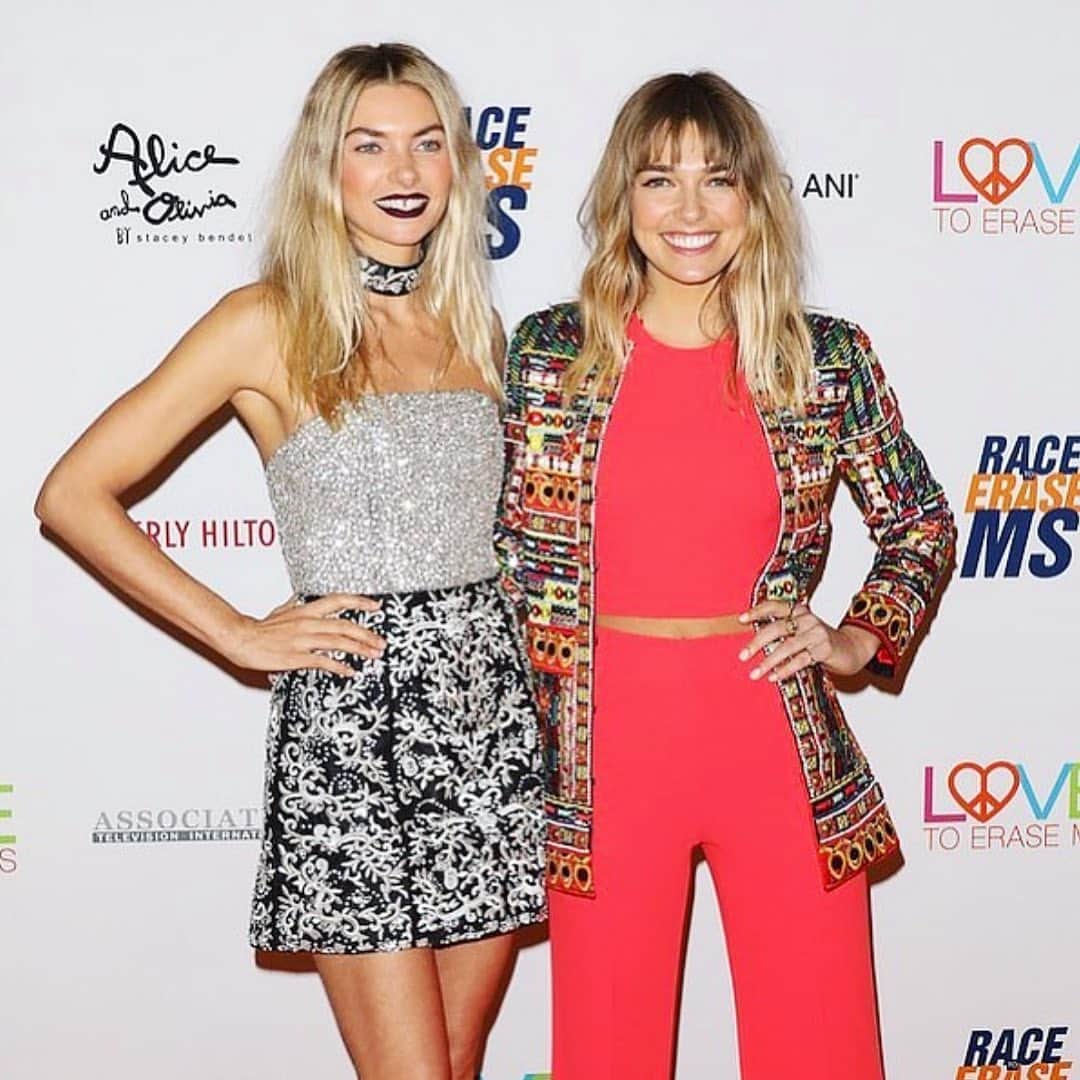 アシュリー・ハートのインスタグラム：「#Repost @jesshart  What an amazing night to be apart of. Thank you @nancypeaceandlove for a powerful and inspiring event @racetoerasems. Rocking @aliceandolivia who Jess walked for that night, always so proud of you, my Angel Sister 🙌🏻」