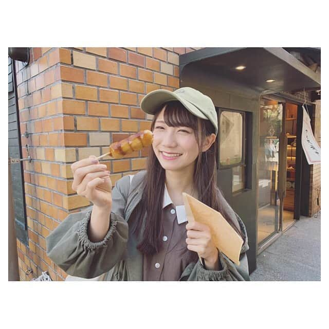 江嶋綾恵梨さんのインスタグラム写真 - (江嶋綾恵梨Instagram)「#団子しゅきしゅき委員会 活動記録📝﻿ ﻿ 今回は、南青山のオシャレな街並みの中にある﻿ 『HIGASHIYA man』さん🍡﻿ ﻿ こんなオシャレな団子ある！！？﻿ ってくらいインスタの写真が映えてたから﻿ ミーハーえじ、行ってきました☺︎☺︎﻿ with 女子流のめいてぃん🌱﻿ ﻿ ﻿ すっごく柔らかいお団子で﻿ なんと言っても、タレに黒糖が入ってるの😋﻿ 初めて食べる味でした〜うまうま。﻿ サイズ感も少し小さめで、重くない◎﻿ ﻿ 6月上旬くらいまでの期間限定モノらしいので﻿ ぜひ、行ってみてください＾＾﻿ ﻿ #higashiyaman #HIGASHIYA #南青山 #みたらし団子 #団子」5月15日 6時57分 - aeringoooo