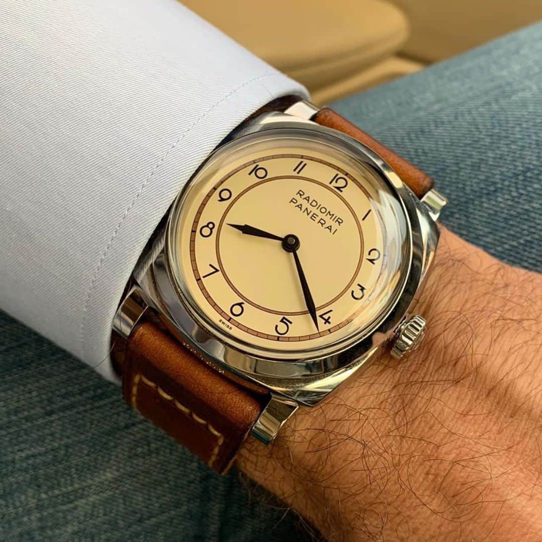 パネライのインスタグラム：「Nothing wrong with a little bit of variety in your #Panerai collection. Like this #PAM791 Art Deco Ivory Dial.  Pic by buddy @soalfb #paneraicentral」