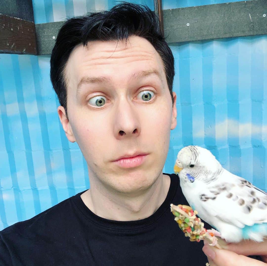 フィル・レスターのインスタグラム：「best budgie bro」