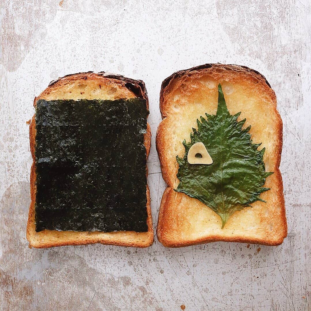 樋口正樹さんのインスタグラム写真 - (樋口正樹Instagram)「Butter toast . 今朝は海苔と大葉の バタートースト２枚。 海苔は有明海産初摘、 大葉はにんにく醤油 一晩ほど漬けたもの。 どちらも風味良くて、 癖になる和テイスト。 バターはトラピスト。 . . #トースト #バタートースト #海苔トースト #大葉トースト #タカキベーカリー #石窯パン #山型トースト #toast #nori #seaweed #shisoleaf #toastsforall #buttertoast」5月15日 7時14分 - higuccini