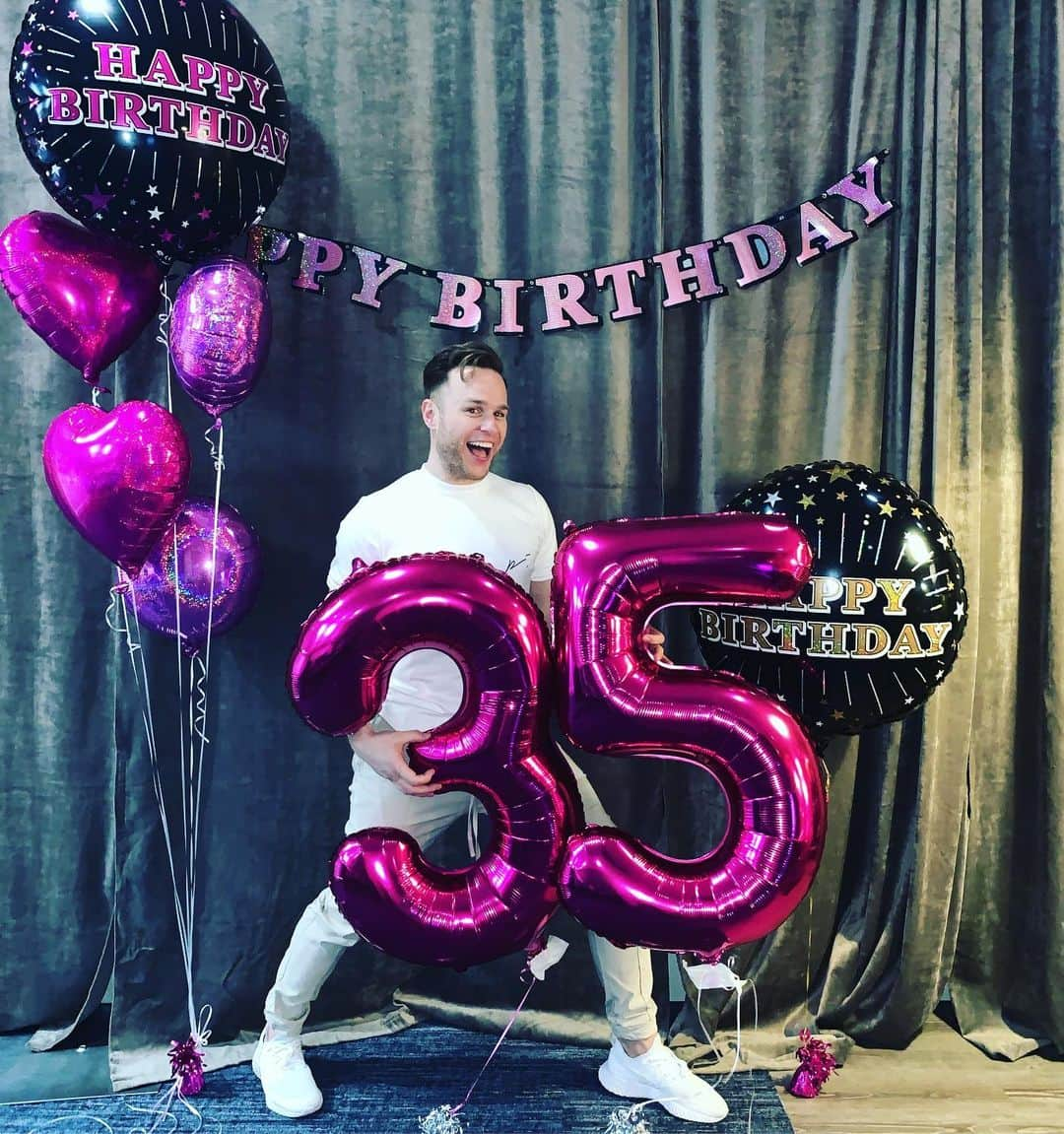 オリー・マーズさんのインスタグラム写真 - (オリー・マーズInstagram)「35 years of laughing and I ain’t finished yet!! 💯👌🏻👍🏻」5月15日 7時16分 - ollymurs