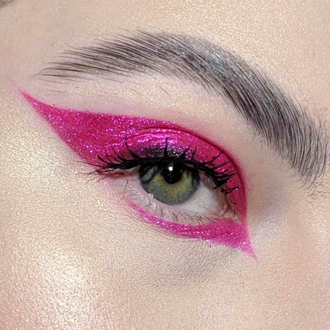M·A·C Cosmetics Canadaさんのインスタグラム写真 - (M·A·C Cosmetics CanadaInstagram)「Originals live in bold colour! Intense payoff and a glitter-charged texture - what else could you need? M·A·C Artist @haleythemadison uses #MACGetBlazed Bling Thing Liquid Lipcolour to create a totally Original razor-sharp edge.」5月15日 7時30分 - maccosmeticscanada