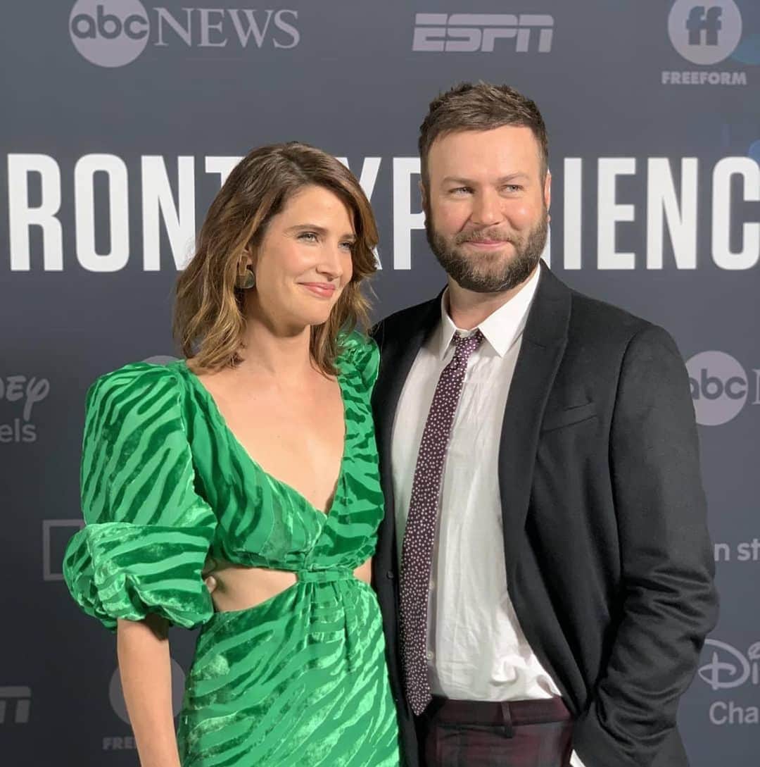 アメリカン・ブロードキャスティング・カンパニーのインスタグラム：「Hanging with @stumptownabc's @cobiesmulders and #SingleParents' @tarzannoz at #ABCUpfront.」
